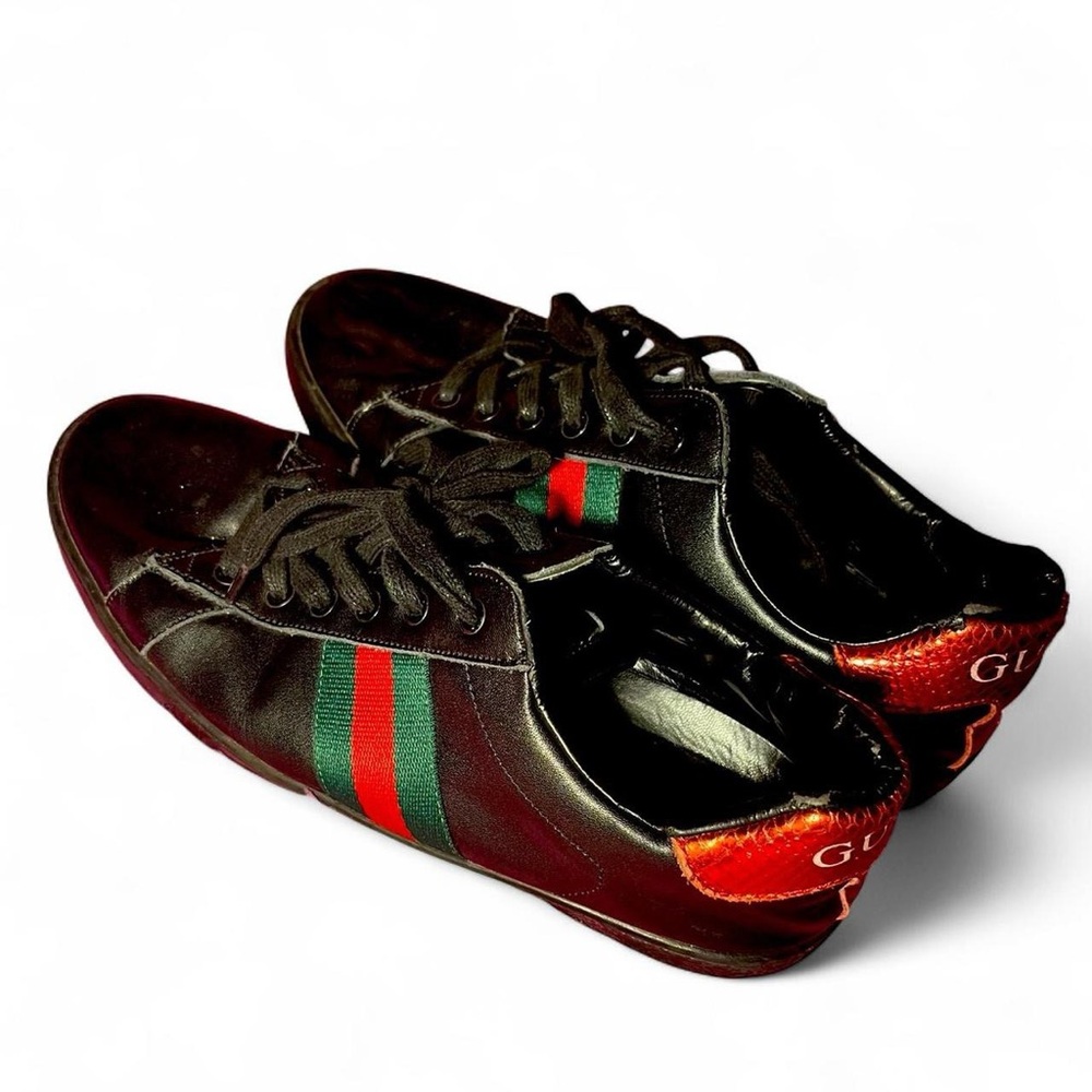 Gucci women’s Black Sneakers with Red and Green Stripes